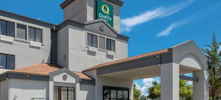 利斯萨米特 - 堪萨斯城凯艺酒店(Quality Inn Lees Summit - Kansas City)图片