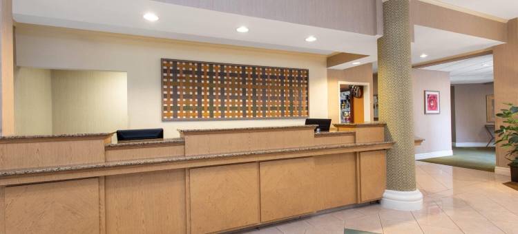 杰克逊维尔巴特勒大道拉昆塔温德姆套房酒店(La Quinta Inn & Suites by Wyndham Jacksonville Butler Blvd)图片