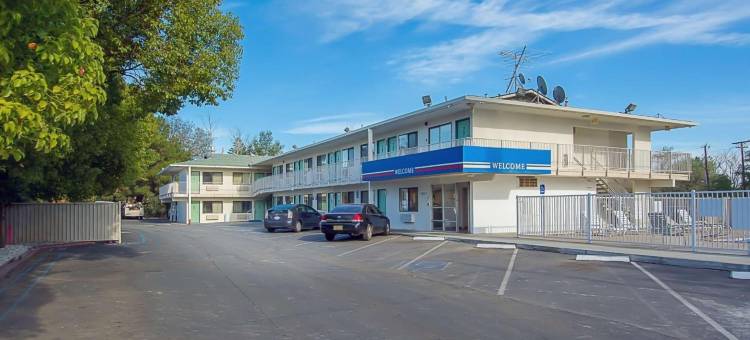雷德布拉夫6号汽车旅馆(Motel 6 Red Bluff, CA)图片