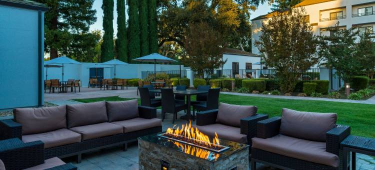 纳透马斯萨克拉门托机场万怡酒店(Courtyard Sacramento Airport Natomas)图片