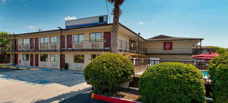 圣安东尼奥东红屋顶酒店 - 弗罗斯特银行中心(Red Roof Inn San Antonio E - Frost Bank Center)图片