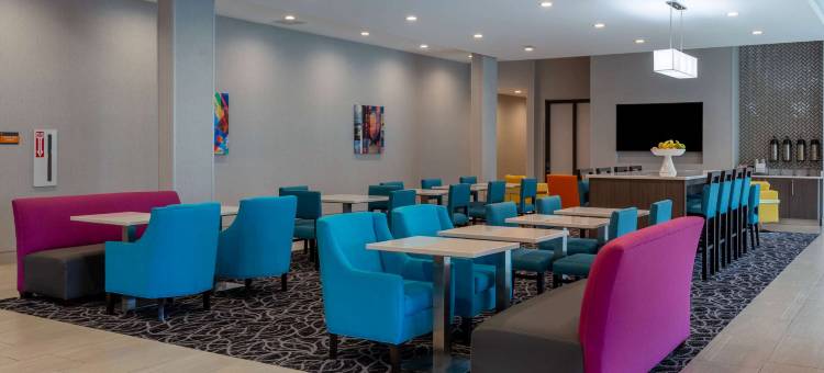 肖尔伍德拉昆塔温德姆套房酒店(La Quinta Inn & Suites by Wyndham Shorewood)图片