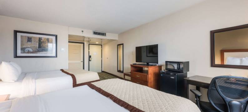 Clarion Hotel & Suites Mount Laurel图片