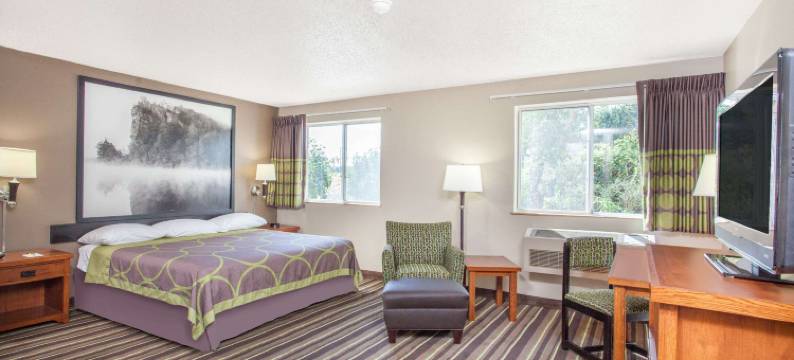 里奇兰兹-克莱普尔山地区温德姆速8酒店(Super 8 by Wyndham Richlands/Claypool Hill Area)图片