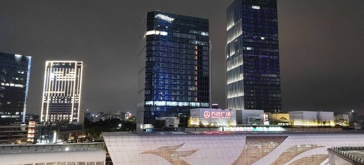 光明寓国际行政公寓(凤凰城地铁站蓝鲸世界店)图片