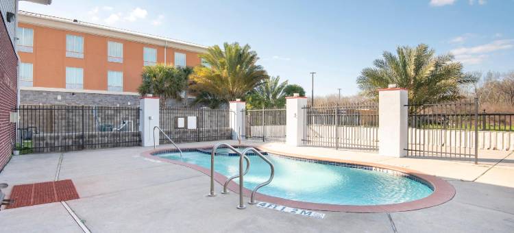 OYO 克卢特杰克逊湖联排别墅(OYO Townhouse Clute Lake Jackson)图片