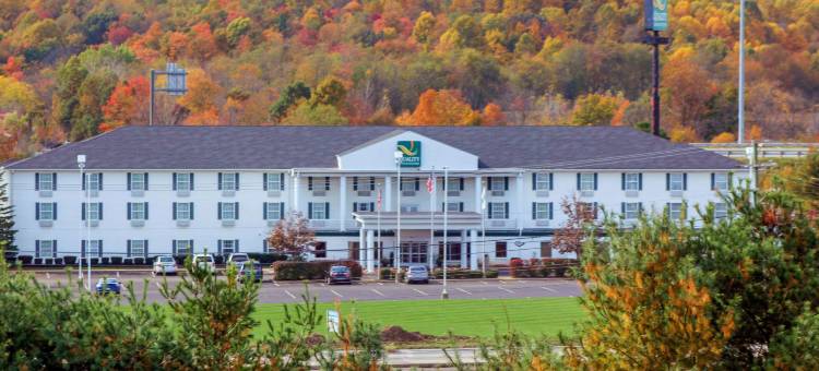 曼斯菲尔德贝尔维尔品质套房酒店(Quality Inn & Suites Bellville - Mansfield)图片