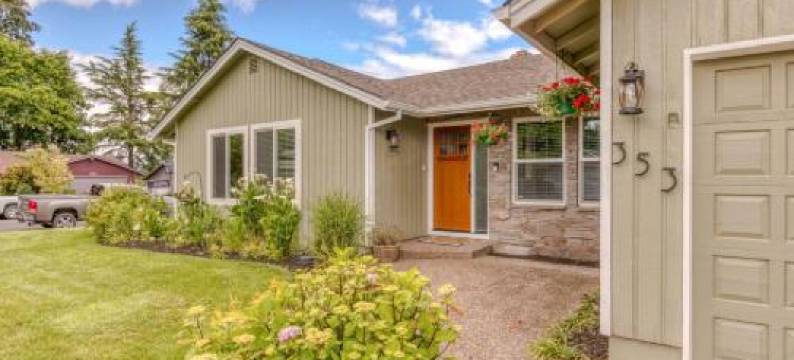 Monmouth Family Retreat Hot Tub, Game Room图片