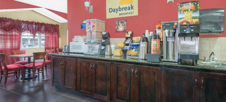 哈钦森温德姆戴斯套房酒店(Days Inn & Suites by Wyndham Hutchinson)图片