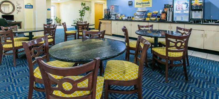 普赖尔戴斯套房酒店(Days Inn & Suites by Wyndham Pryor)图片