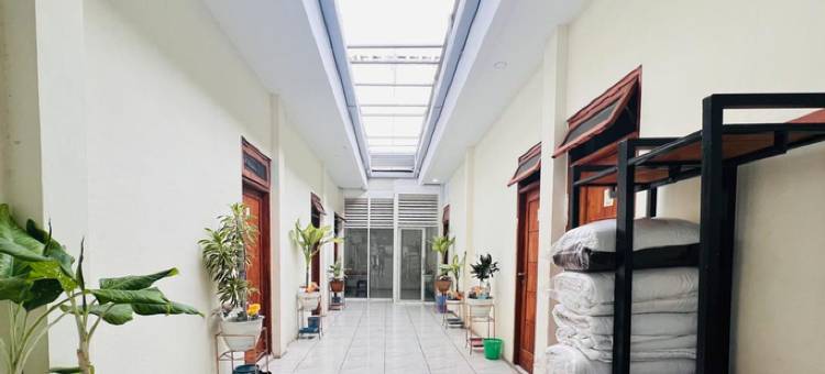 OYO 90299转角旅馆(RedDoorz Syariah Near Alun Alun Sidoarjo)图片