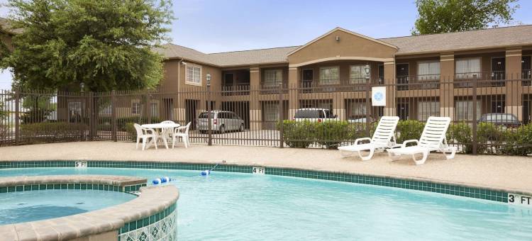 大草原城温德姆豪生酒店-近孤星公园(Howard Johnson by Wyndham Grand Prairie Near Lone Star Park)图片