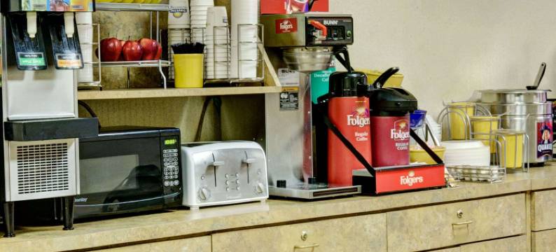 路易斯维尔西南戴斯套房酒店(Days Inn & Suites by Wyndham Louisville SW)图片