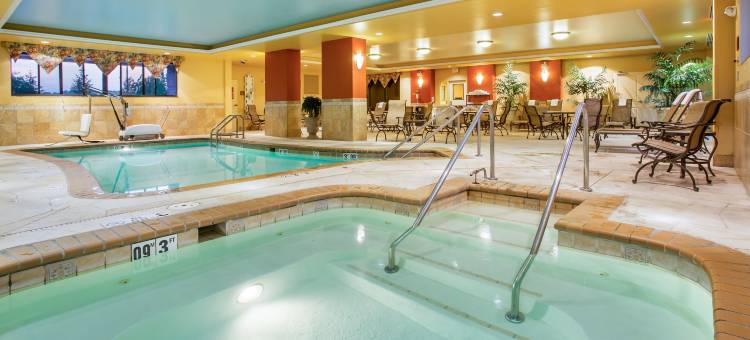 智选假日套房酒店布隆明(Holiday Inn Express & Suites Bloomington)图片