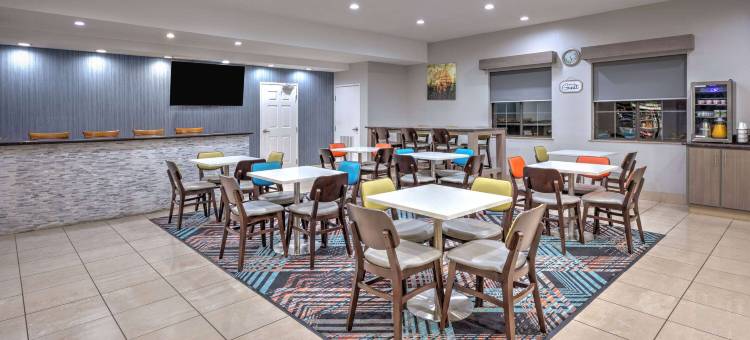 阿尔瓦拉多拉昆塔温德姆套房酒店(La Quinta Inn & Suites by Wyndham Alvarado)图片