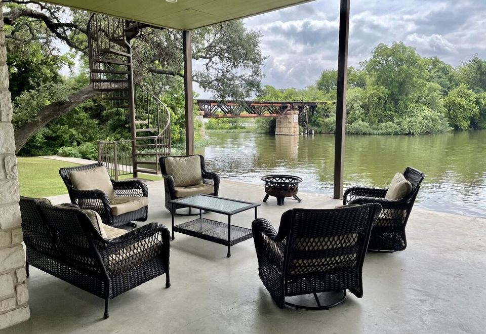 Gorgeous Lake Views, Huge Covered Patios, Waterfront on Quiet Cove, Boat LiftHotel Overview