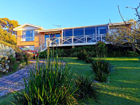 Flinders Island - Self Contained Holiday Home - Lady Barron - "Masters Quarters"