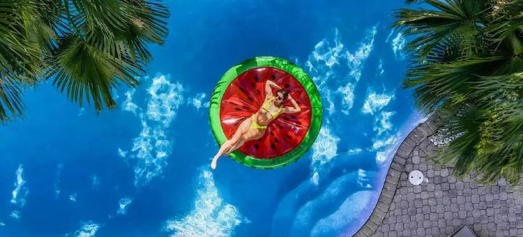 DIAMOND ESTATES: MIAMI - 6 QUEEN, 3 FULL BATH, POOL, BAR ROOM, BALCONY图片