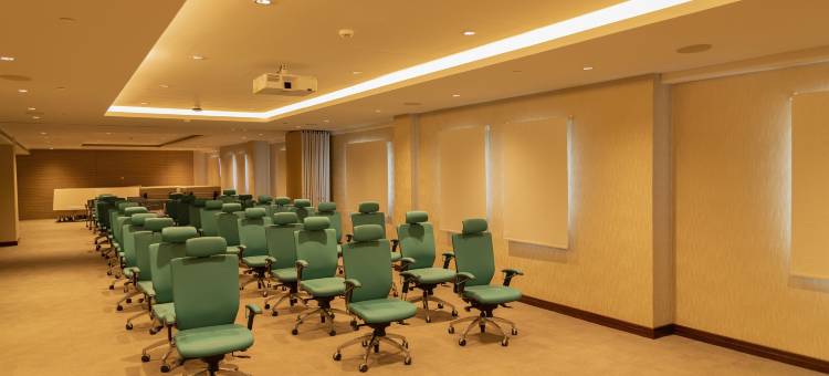 郁金香马詹酒店及套房塞拉莱(Tulip Inn Majan Hotel)图片