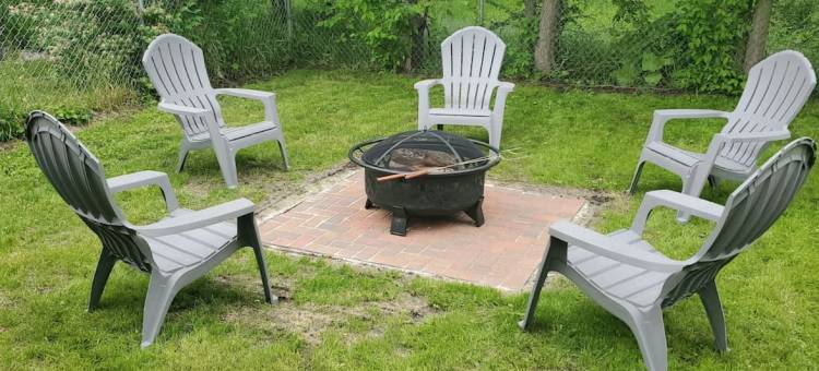 Fire Pit, Outdoor Dining, and Full Kitchen - Charming Family Haven图片