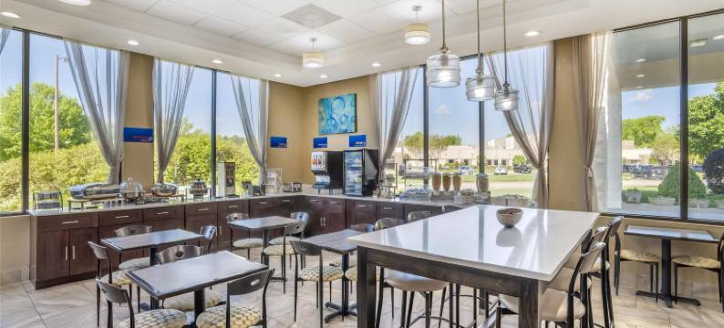 门罗贝斯特韦斯特套房酒店(Best Western Inn  Suites - Monroe)图片