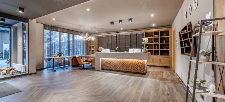 瓦尔斯纯粹度假村(AlpenParks Hotel & Apartment Arlberg Warth Mit Pool)图片