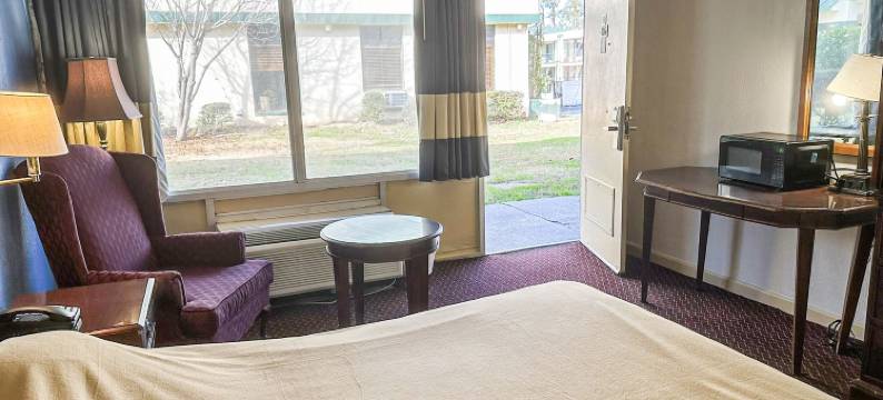 超级 OYO 米利奇维尔套房酒店(Super Inn & Suites by OYO Milledgeville)图片