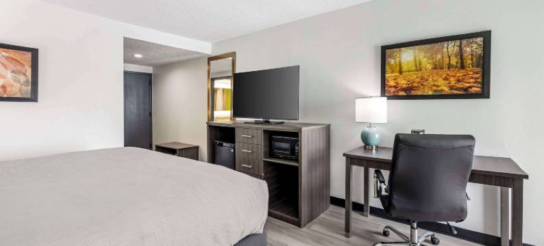 克拉克斯维尔 - 出口 11 凯艺酒店(Quality Inn Clarksville - Exit 11)图片