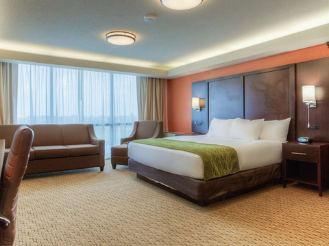 埃文斯维尔机场舒适酒店