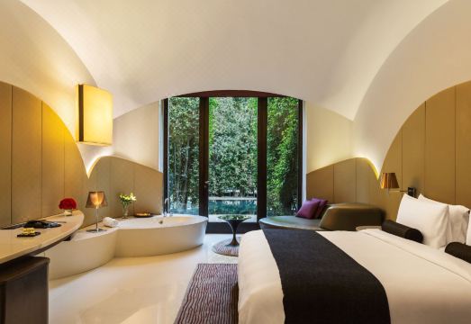 The Roseate Hotel Overview