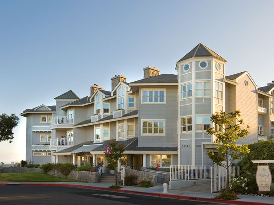 蓝灯笼旅馆,四姐妹旅馆