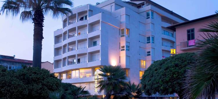 新那阿斯特酒店(Hotel Sina Astor)图片