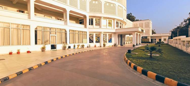 白屋乡村旅馆(White House Country Inn By ShriGo Hotels)图片