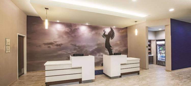 威奇托东北拉昆塔温德姆套房酒店(La Quinta Inn & Suites by Wyndham Wichita Northeast)图片