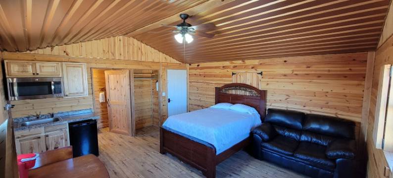 斯戴特莱恩小屋房车酒店(Stateline Cabins & RV)图片