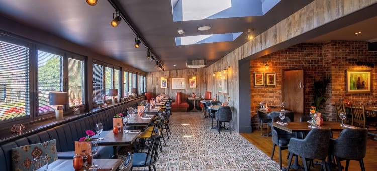 修咸顿斯万维克码头哈珀斯牛排馆旅店 - 附客房(Harper's Steakhouse with Rooms, Southampton Swanwick Marina)图片