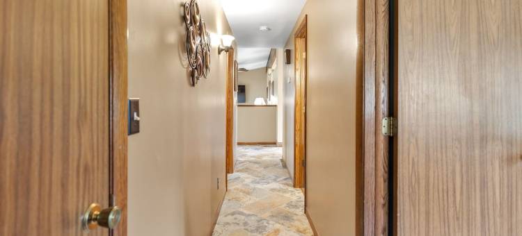 宁静的河边度假屋 3卧室家庭住宅由RedAwning提供(Serene Riverside Retreat 3 Bedroom Home by RedAwning)图片