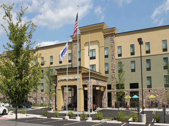 斯特劳兹堡波科诺山欢朋酒店及套房