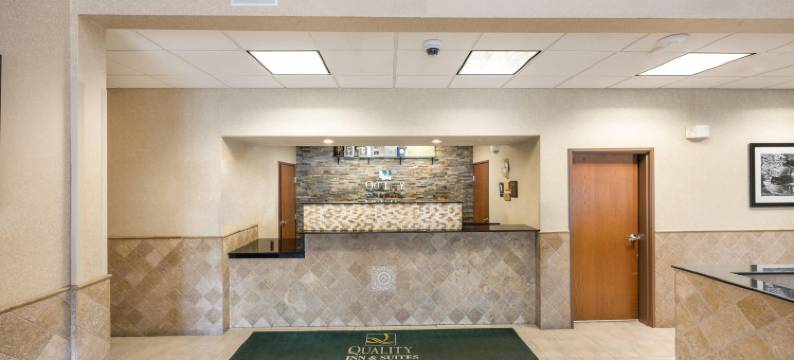 费什基尔南品质酒店及套房(靠近I-84)(Quality Inn & Suites Fishkill South Near I-84)图片