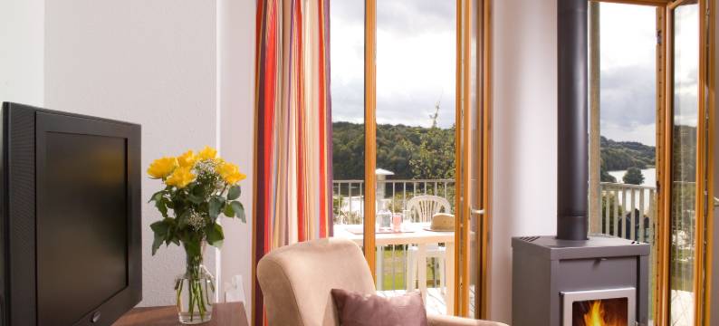 Cottage in France with Lake View图片