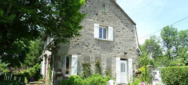 Cottage in Auvergne near Puy Mary图片