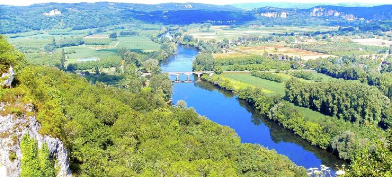 Cottage in Vézac near Forest and Lake图片