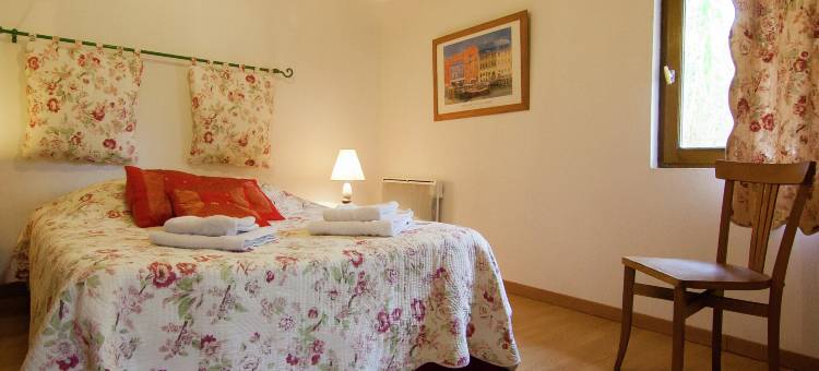 Cottage in Bourgnac with Whirlpool图片