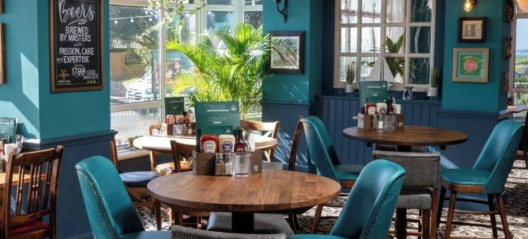 伯恩矛斯科莫多雷酒店 - 格林国王旅馆(Commodore Hotel by Greene King Inns)图片