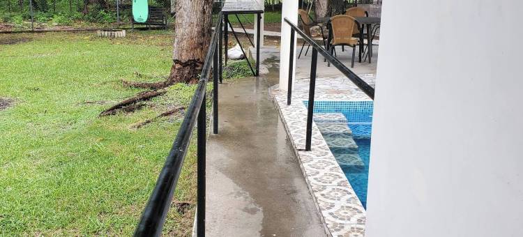 靠近海滩的舒适角落，带泳池(Cozy Corner With Pool Minutes Away From the Beach)图片