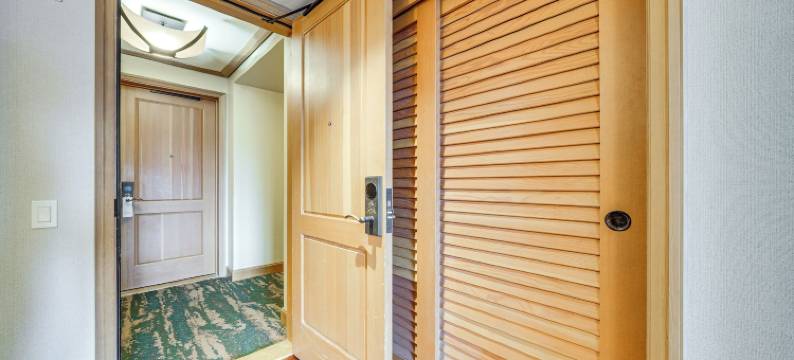 山景和泳池通道：克利艾伦公寓！(CLE Elum Condo with Pool Access and Mountain Views)图片