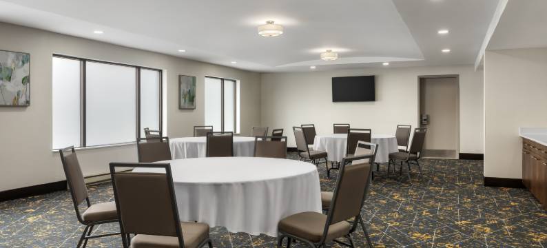 蒙特利尔多尔瓦尔希尔顿欢朋套房酒店(Hampton Inn & Suites by Hilton Montreal-Dorval)图片
