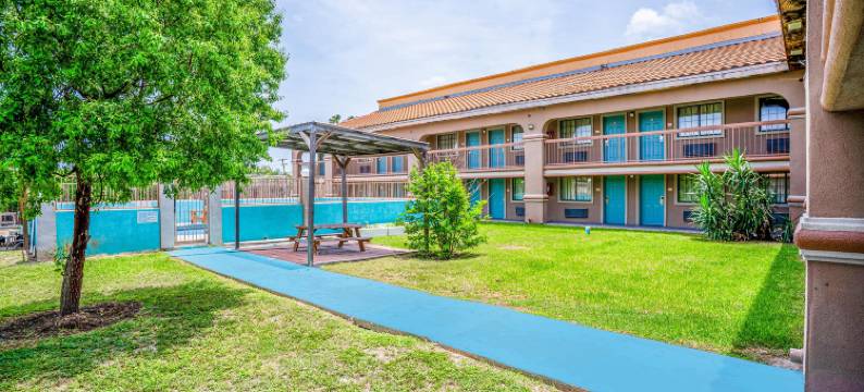 OYO 哈灵根德克萨斯州孤星旅馆及套房(Lone Star Inn & Suites by OYO Harlingen TX)图片