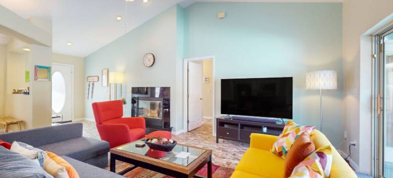 欢快的家，带私人泳池，靠近海滩和市区(Cheerful Home With Private Pool Close to the Beach & Downtown)图片