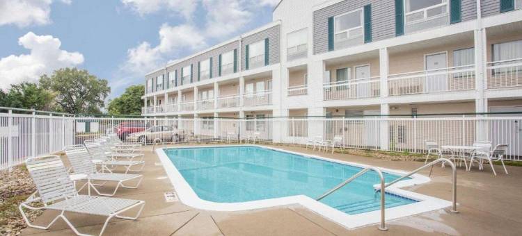 Super 8 by Wyndham Madison East图片